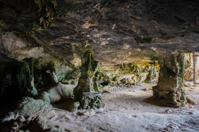 Hiking in Arikok National Park, Aruba - Let's get lost